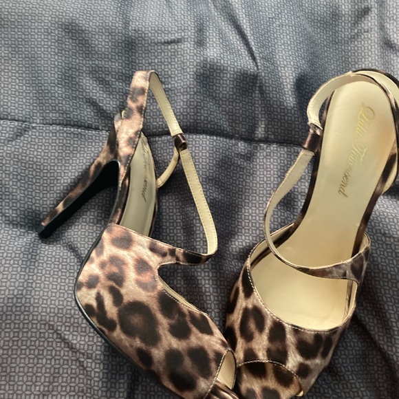 Sandals - Picture 3 of 6